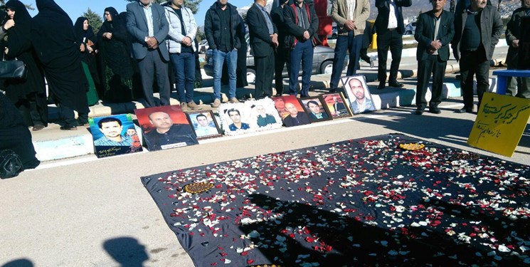 اولین سالگرد قربانیان سانحه تهران- یاسوج بدون حضور مسئولان + تصاویر - 6