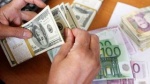 هجوم دلالان برای فروش و افت 700 تومانی دلار