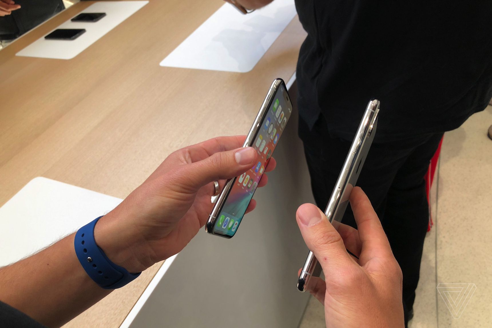 نگاه نزدیک به آیفون های XS Max، XS و XR - 6