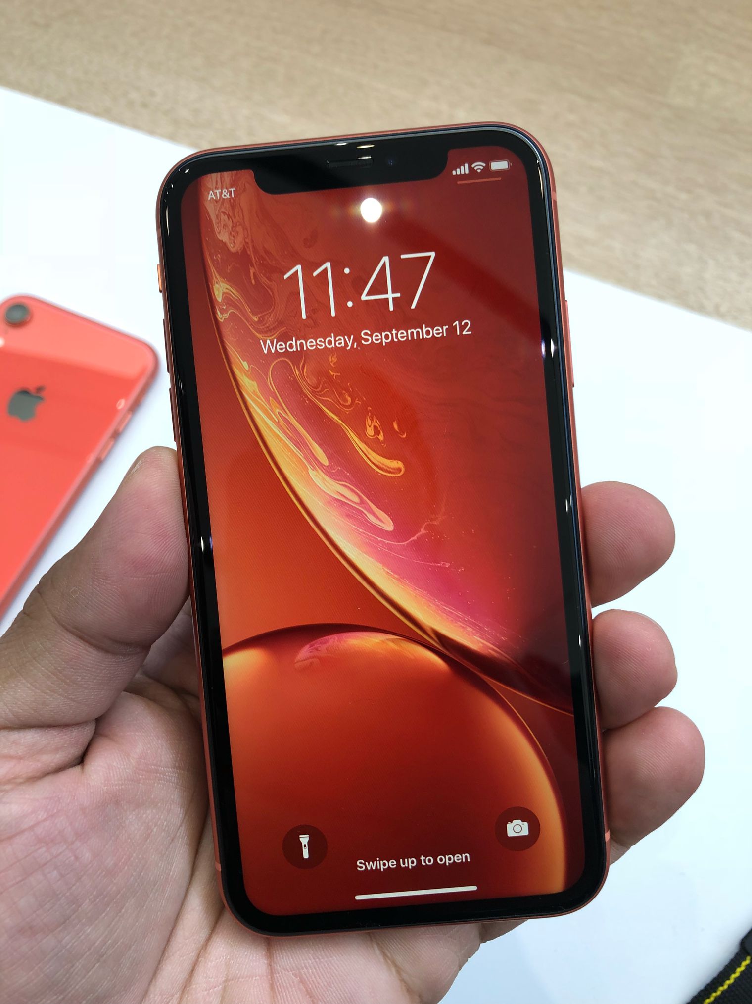 نگاه نزدیک به آیفون های XS Max، XS و XR - 15
