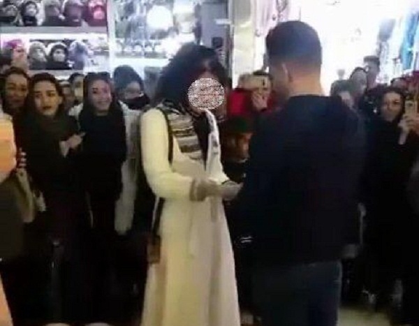 خواستگاری در یک مرکز خرید در اراک؛ زوج جوان دستگیر شدند - 0