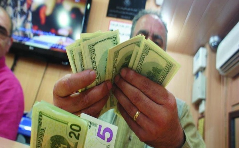 گزارشی از خریدوفروش ارز در خیابان فردوسی؛ دلار را تا ۱۲ هزار و ۵۰۰ تومان میخرند - 0