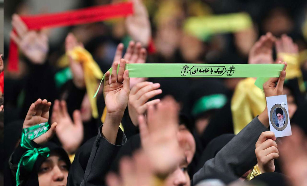 (تصاویر) دیدار رهبر انقلاب با دانش آموزان در آستانه ۱۳ آبان - 3