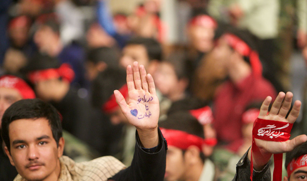 (تصاویر) دیدار رهبر انقلاب با دانش آموزان در آستانه ۱۳ آبان - 9