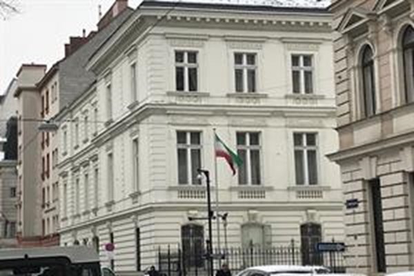 سفارت ایران در حال پیگیری ماجرای خودسوزی پناهجوی ایرانی در وین است - 1