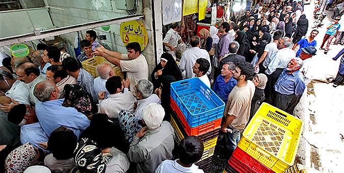 صفهای طویل عرضه گوشت و مرغ دولتی؛ بازگشت به سالهای اول انقلاب - 5