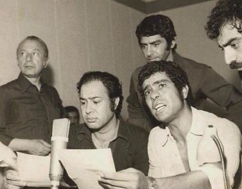 تصویر قدیمی حسین عرفانی و بهروز وثوقی در حال دوبله «گوزنها» - 2