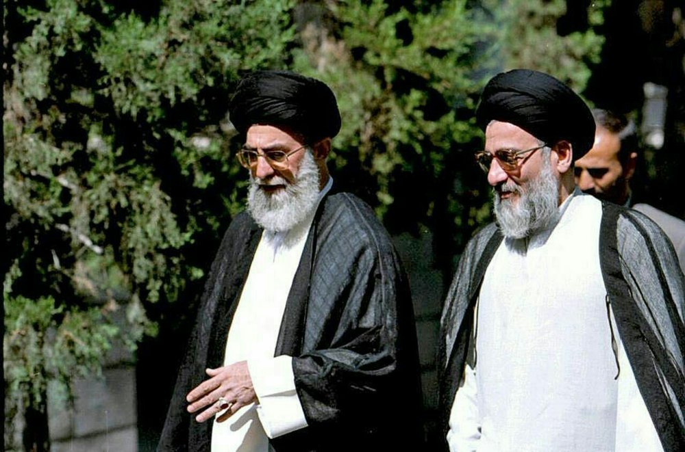تصویری خاطره انگیز از آیت الله هاشمی شاهرودی در کنار رهبر انقلاب - 3