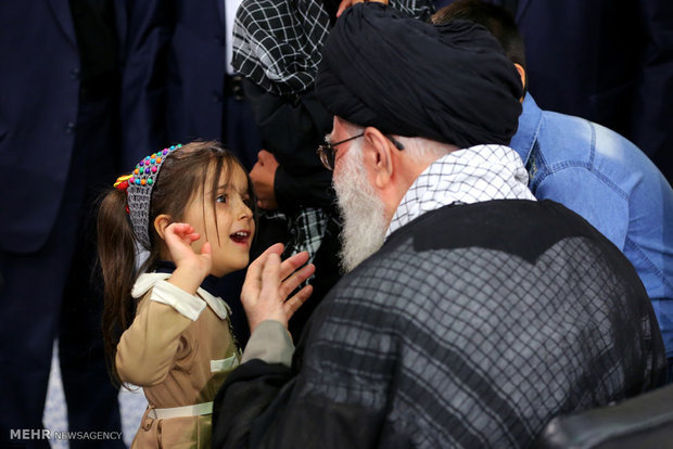 دستنوشته رهبرانقلاب برای «مهمانان متفاوت فرش قرمز جشنواره فجر» - 14