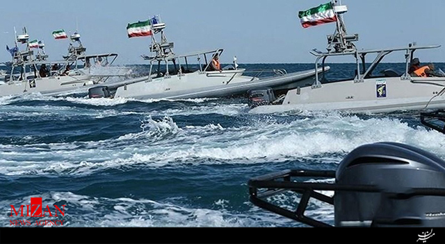 لحظه نزدیک شدن قایقهای تندرو ایران به ناو هواپیمابر آمریکایی + فیلم - 3