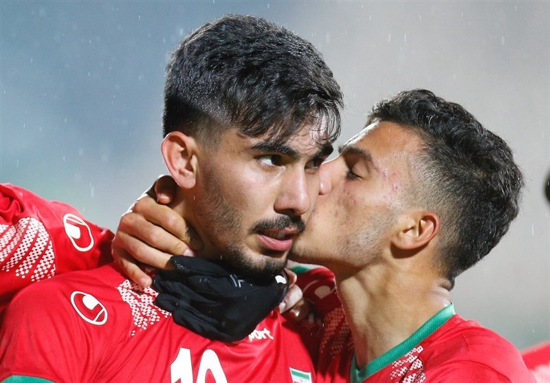 رضا شکاری: بازیکنان عراق مدام خودشان را روی زمین میانداختند؛ اینطور صعود کردن خوب نیست رضا شکاری: بازیکنان عراق مدام خودشان را روی زمین میانداختند؛ اینطور صعود کردن خوب نیست