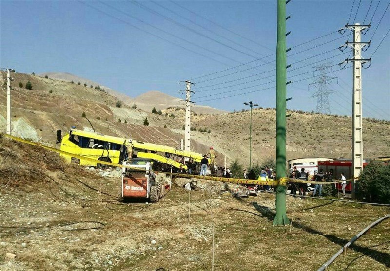 گزارش کامل حادثه واژگونی اتوبوس در دانشگاه آزاد/ تعداد کشتهشدگان به ۸ تن رسید - 7