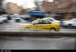بارش باران در محورهای منتهی به ۱۲ شهرستان در استان فارس؛ جادهها لغزنده است